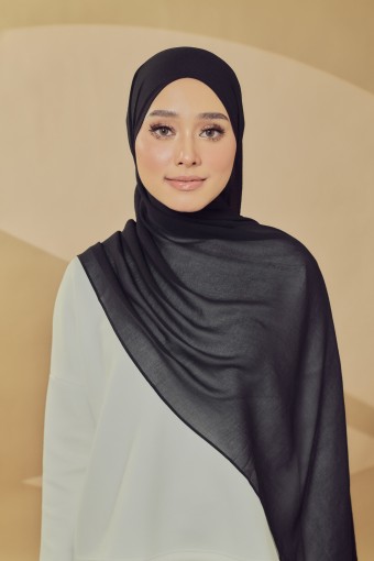 Calya In Black