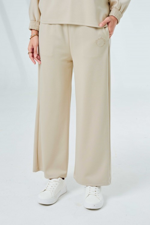 Ae-Ra Set (Straight Cut) In Sweet Jasmine