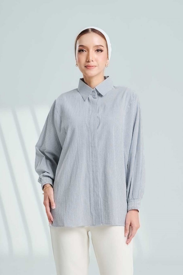 Charlee Top In Dark Blue