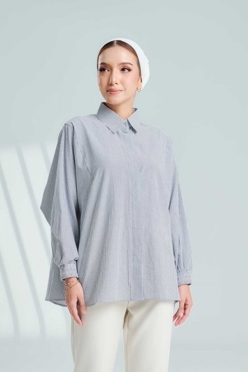 Charlee Top In Dark Blue