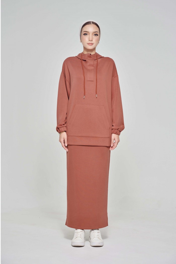 Youna Pullover With Skirt In Reddish Brown