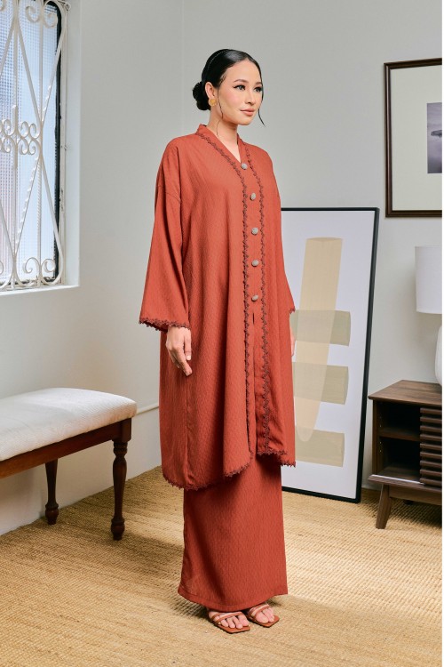 Kirana In Luruh (Brick Orange)