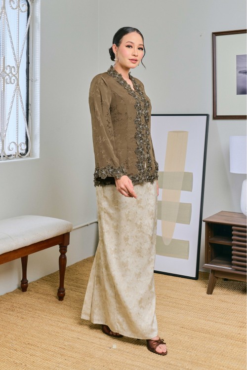 Ratu In Cengkih (Dark Brown)