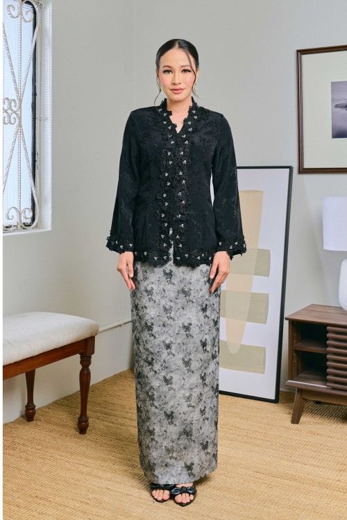 Ratu In Langking (Black)