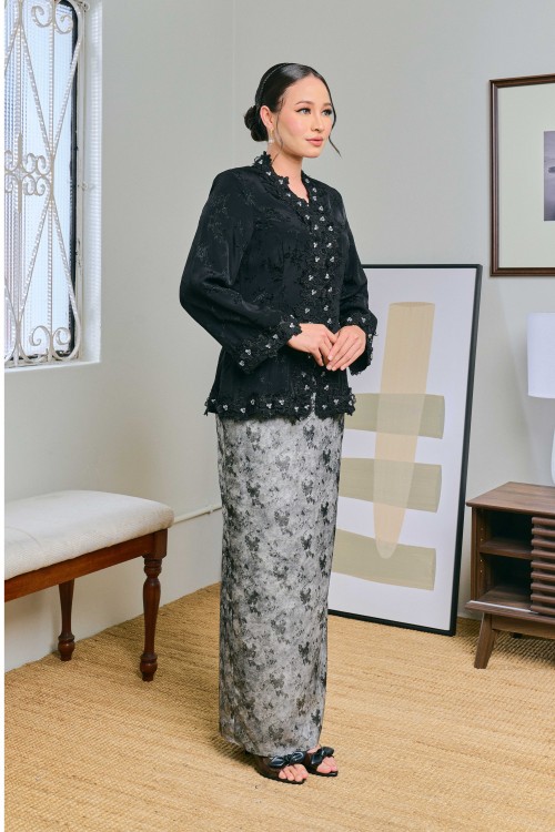 Ratu In Langking (Black)