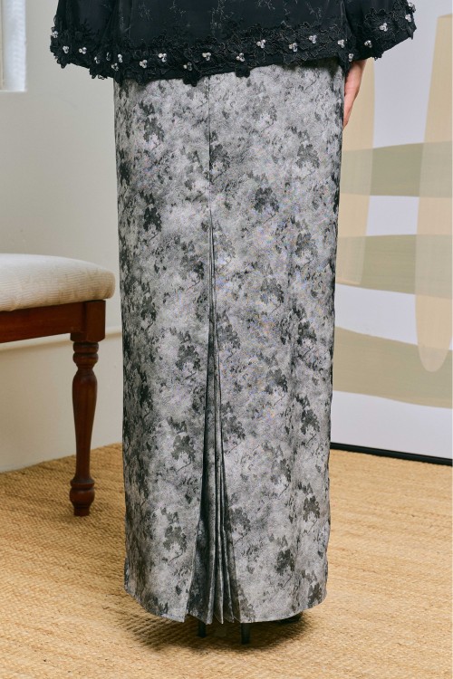 Ratu In Langking (Black)