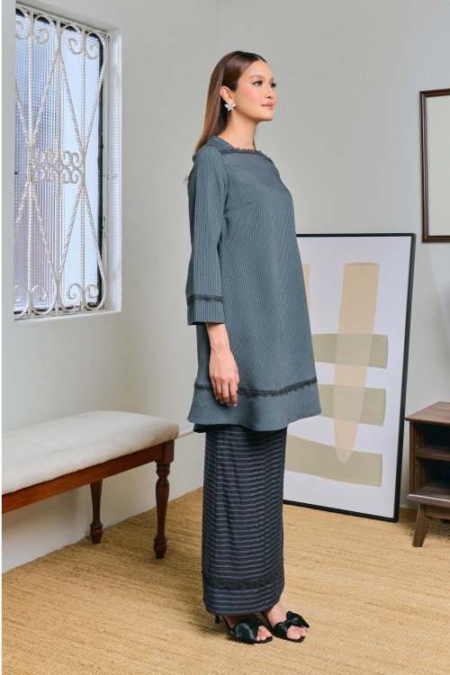 Lily In Nilangsuka (Prussian Blue)
