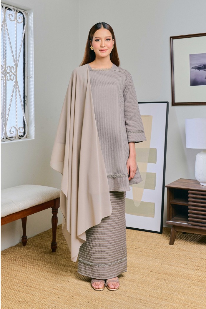 Lily In Galuh (Greyish Purple)