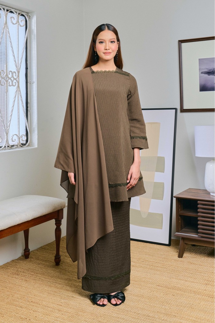 Lily In Perunggu (Brownish Green)