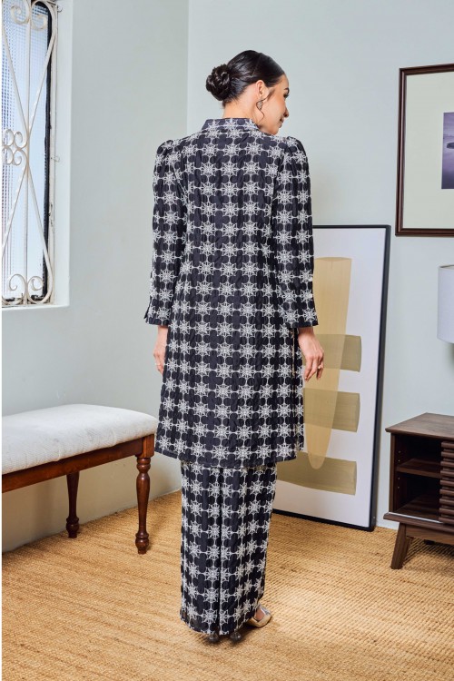 Kaseh In Langking (Black)