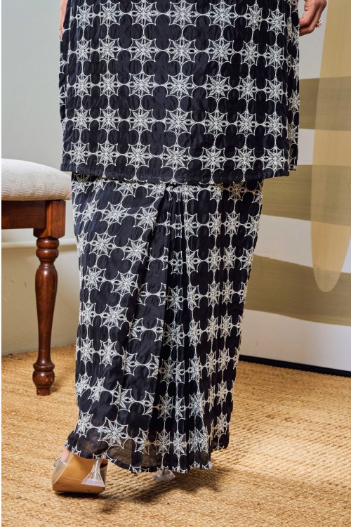 Kaseh In Langking (Black)