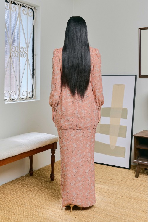 Maryam In Jingga (Salmon)