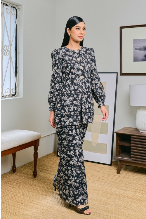 Maryam In Langking (Black)