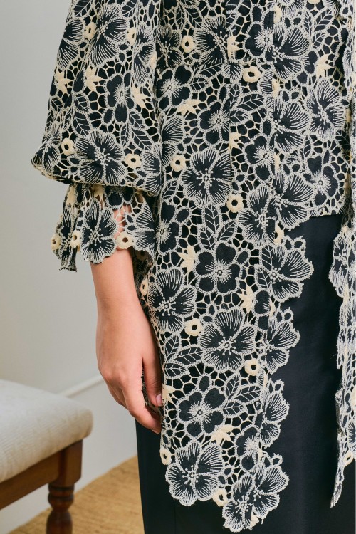 Dahlia In Langking (Black)