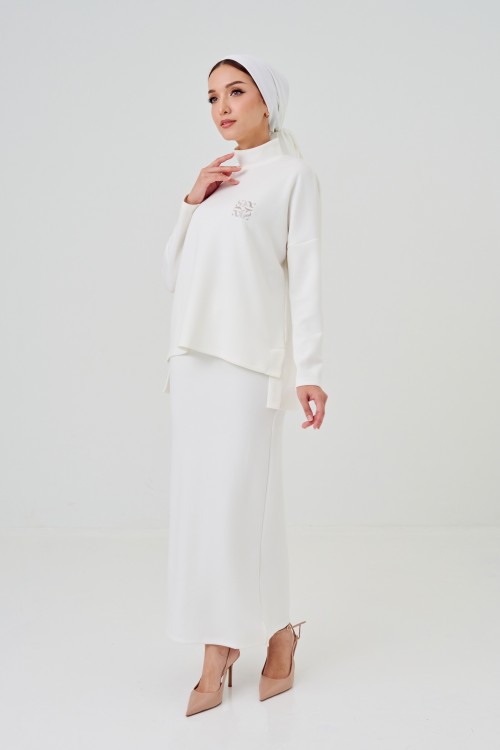 Lalisa In Off White