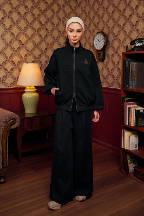 Deseree Set In Black