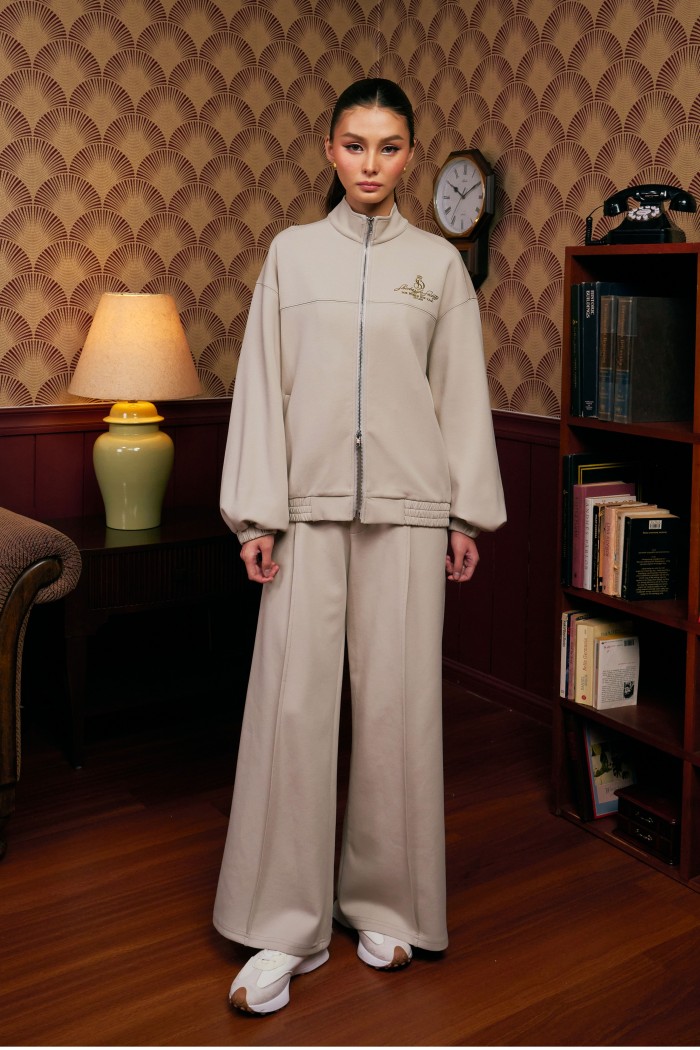 Deseree Set In Winter Mood