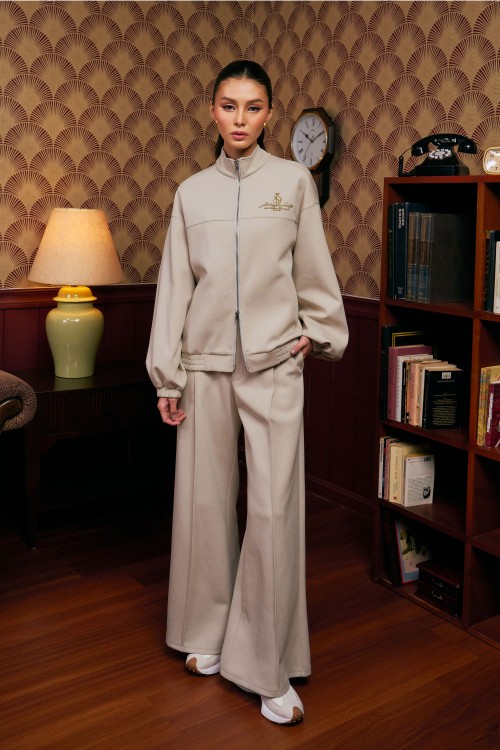 Deseree Set In Winter Mood